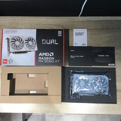 【松山環状枝松店】中古  ASUS DUAL-RX9060XT-16G-WHITE (RX9060XT 16GB) 4560001478 