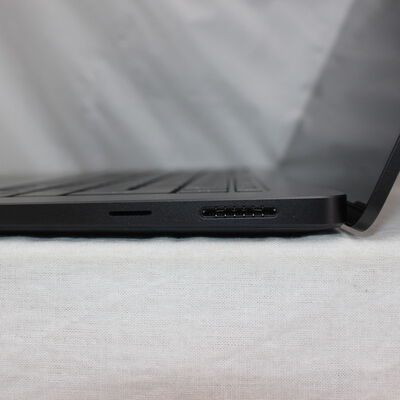 【通販センター】中古  【ジャンク品/保証無/返品質問不可】MicroSoft Surface ZHI-00020 (Snapdragon X Elite/32GB/SSD1TB/OS無) 198076 