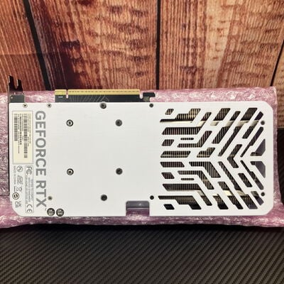 【富士青葉店】中古  Palit NE7506TU19P1-GB2062M (RTX5060Ti 8GB WHITE OC) 188962 