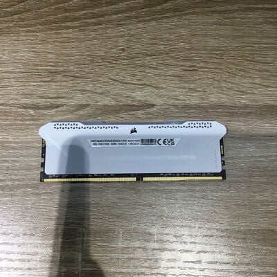 【松山環状枝松店】中古  PC4-25600 16GB デスクトップ用(DDR4-3200) 140728 