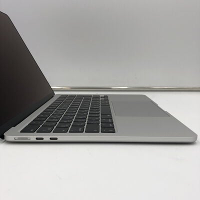 【福井日之出店】中古  MacBook Air 13インチ(M3/2024) シルバー M3(CPU:8C/GPU:10C)/16G/512G
  4780001160 