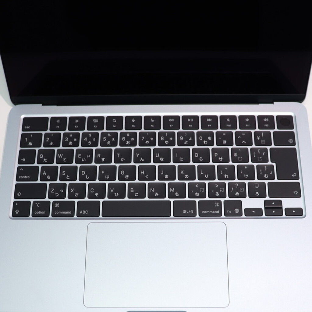 中古 MacBook Air 13.6インチ Liquid Retinaディスプレイ MC6U4J/A