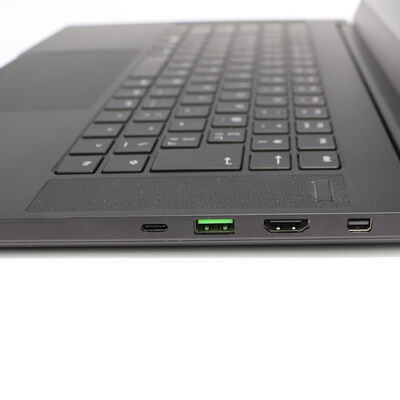 【札幌店】中古  Razer Blade 15 RZ09-0300(i7-9750H/16GB/SSD512GB/RTX2060 6GB/15.6inch/1920*1080/W11H) 3210016282 