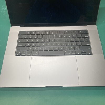 【浦添城間店(沖縄)】中古  Apple MacBookPro 16インチ (M1　Max/1TB/32GB/32コアGPU)　スペースグレイ　MK1A3J/A (Late 2021)  3280019772 