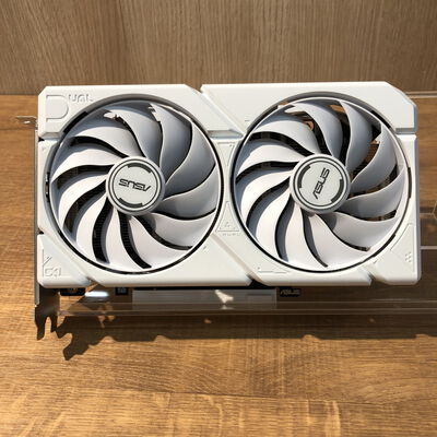 【姫路店】中古  ASUS DUAL-RX9060XT-16G-WHITE (RX9060XT 16GB) 189000 