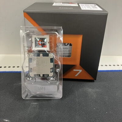 【大宮店】中古  AMD Ryzen 7 7800X3D (AM5/4.2/104M/C8/T16/120W) 157139 