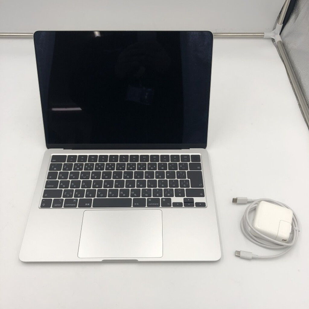 中古 MacBook Air 13インチ(M3/2024) シルバー M3(CPU:8C/GPU:10C)/16G
