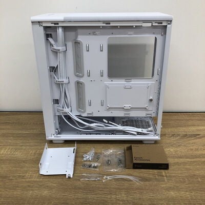 【津ラッツ店】中古  FractalDesign FD-C-EPO1A-05(EpochWH TG RGB Ct ATX) 4990001519 