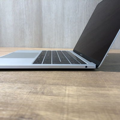 【姫路店】中古  Apple MacBook Pro 13インチ (i5 1.4GHz/8GB/256GB) シルバー Touch Bar搭載 MUHR2J/A (Mid 2019) 141233 