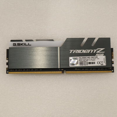 【通販センター】中古  PC4-25600 8GB デスクトップ用(DDR4-3200) 140727 