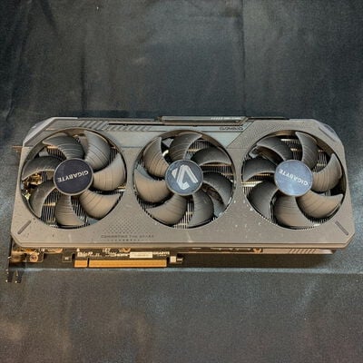 【横浜駅前店】中古  GIGABYTE GV-R9070XTGAMING OC-16GD (RX9070XT 16G) 176942 