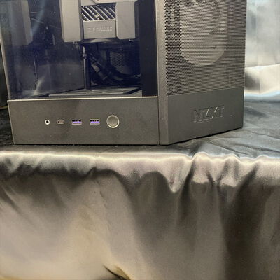 【横浜駅前店】中古  自作PC ミドルタワーゲーミングPC (AMD Ryzen 7 9800X3D /64GB/SSD2TB/RTX5080/Wし/有線LAN◯無線LAN?) 3400009410 