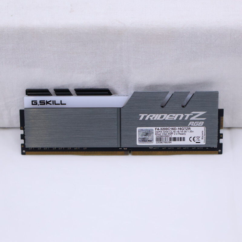 中古 PC4-25600 8GB デスクトップ用(DDR4-3200) 140727 （389674
