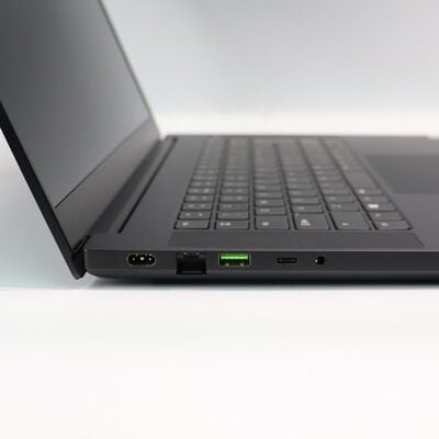 【札幌店】中古  Razer Blade 15 RZ09-0328 (i7-10750H/16GB/SSD512GB/光学ドライブなし/RTX2060 6GB/W11H) 3210015687 