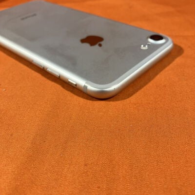 【なんば店】中古  【SIMロック解除済み】【SoftBank】 iPhone7 32GB (シルバー)MNCF2J/A 155134 