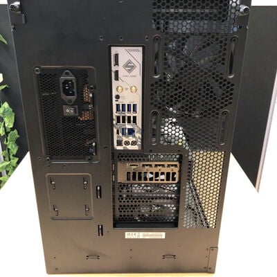 【甲府飯田店】中古  自作パソコン(Ryzen 7 9800X3D/32GB/SSD2TB/RTX5080/W11H) 4720002877 