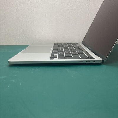 【浦添城間店(沖縄)】中古  Apple MacBook Pro 13.3インチ (Core i5 2.0GHz/16GB/1TB) シルバー Touch Bar Magic Keyboard搭載モデル MWP82J/A (Early 2020) 142641 