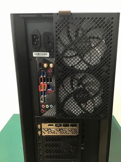 【浦添城間店(沖縄)】中古  自作パソコン(Ryzen 7 9700X/32GB/SSD2TB/RX9070XT/W11H) 4780001661 