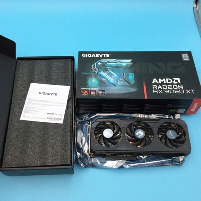 【秋葉原本店】中古  GIGABYTE GV-R9060XTGAMING OC-16GD (RX9060XT 16G) 179900 