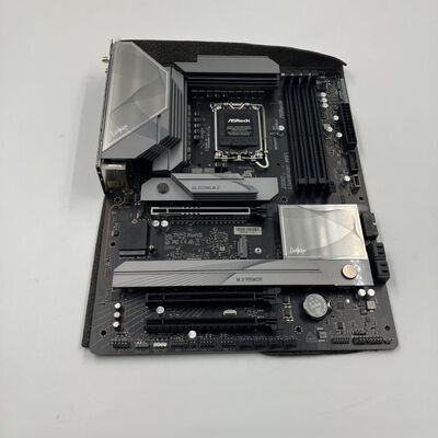 【なんば店】中古  ASRock Z890 LiveMixer WiFi (Z890 1851 ATX DDR5) 172167 