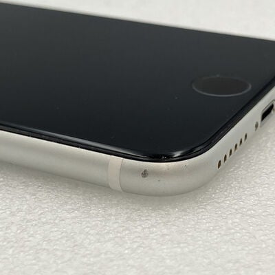 【新潟店】中古  【SIMロック解除済み】【docomo】Apple iPhoneSE 4.7インチ (第2世代/2020) 64GB (ホワイト) MHGQ3J/A 新パッケージ版 155739 