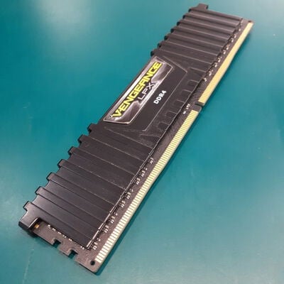 【鹿児島店】中古  PC4-21300 8GB デスクトップ用(DDR4-2666) 126165 