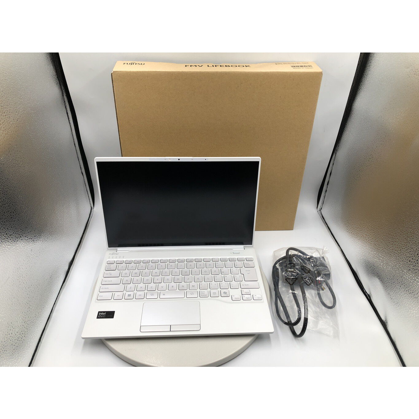 中古 FMV LIFEBOOK UH90/J3(Ultra 7 155H/16GB/SSD512GB/-/オンボード