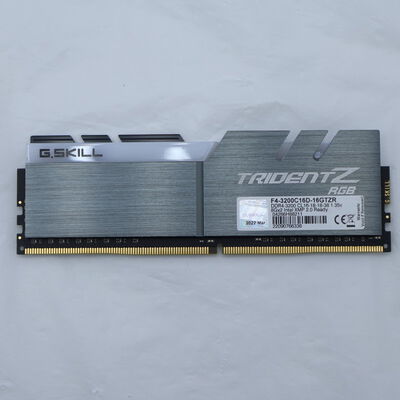 【通販センター】中古  PC4-25600 8GB デスクトップ用(DDR4-3200) 140727 