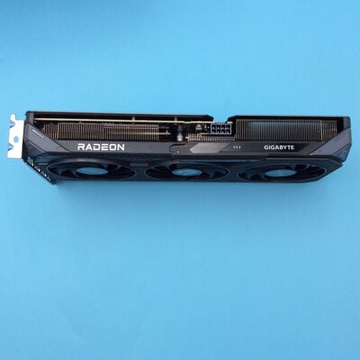 【秋葉原本店】中古  GIGABYTE GV-R9060XTGAMING OC-16GD (RX9060XT 16G) 179900 