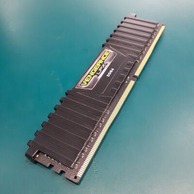 【鹿児島店】中古  PC4-21300 8GB デスクトップ用(DDR4-2666) 126165 