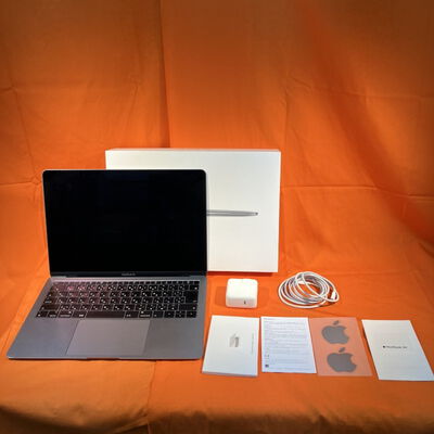 【なんば店】中古  Apple MacBook Air 13インチ (i5 1.6GHz/8GB/256GB) スペースグレイ Touch ID True Tone搭載モデル MVFJ2J/A (Mid 2019) 141229