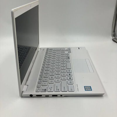 【なんば店】中古  富士通 FMVU92B3WZ (i7 8550U/8GB/SSD256GB/WLAN/13.3FHD) 3280022422 
