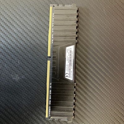 【富士青葉店】中古  Corsair CMK16GX4M2A2666C16 [DDR4 PC4-21300 8GB 5070001238 
