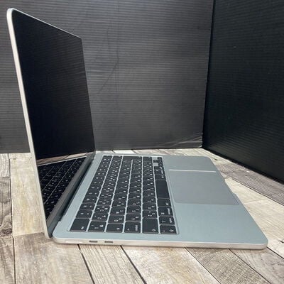 【広島店】中古  Apple MacBook Air 13インチ 2026 (M5 10CPU 8GPU/16GB/512GB) シルバー MDH74J/A 3290007383 