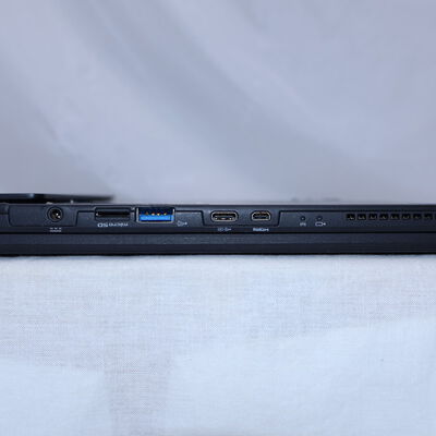 【通販センター】中古  Fujitsu ARROWS TAB Q738/SB(Intel Core i5 8350U/8GB DDR3 (PC3)/SSD128GB/なし/オンボード/13.3/1920x1080/Wi-Fi/W11H64 MAR) 204070 
