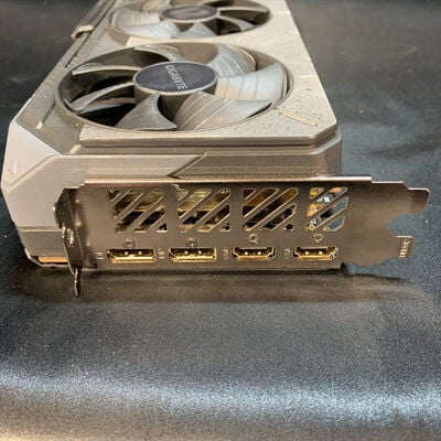 【横浜駅前店】中古  GIGABYTE GV-R9070XTGAMING OC-16GD (RX9070XT 16G) 176942 