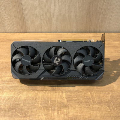 【姫路店】中古  GIGABYTE GV-R9070XTGAMING OC-16GD (RX9070XT 16G) 176942 