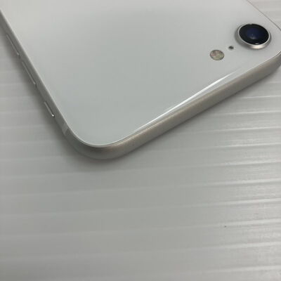 【秋葉原本店】中古  【SIMロック解除済み】【docomo】Apple iPhoneSE 4.7インチ (第2世代/2020) 64GB (ホワイト) MX9T2J/A 155496 