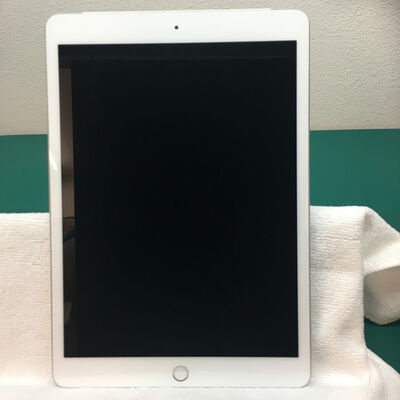 【佐賀南部バイパス店】中古  【SIMロック解除済み】【au】Apple iPad 10.2インチ (第8世代/2020) Wi-Fi+Cellular 32GB シルバー MYMJ2J/A 164446 