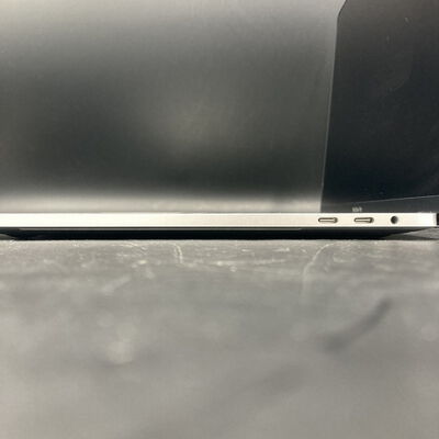 【熊本浜線店】中古  Apple MacBook Pro 13.3インチ (Core i5 2.0GHz/16GB/512GB) シルバー Touch Bar Magic Keyboard搭載モデル MWP72J/A (Early 2020) 142639 