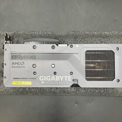 【熊本浜線店】中古  GIGABYTE GV-R9060XTGAMING OC-16GD (RX9060XT 16G) 179900 