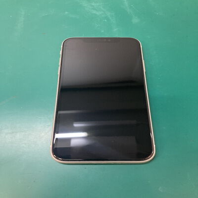 【浦添城間店(沖縄)】中古  【SIMロック解除済み】【au】 Apple iPhone11 64GB (ホワイト) MWLU2J/A 155388 