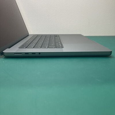 【浦添城間店(沖縄)】中古  Apple MacBook Pro 16インチ M1Pro 512GB スペースグレイ MK183J/A 4680001484 
