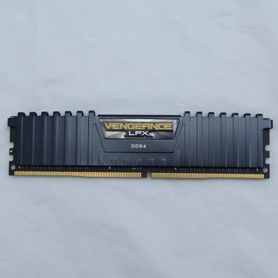 【通販センター】中古  PC4-21300 8GB デスクトップ用(DDR4-2666) 126165 