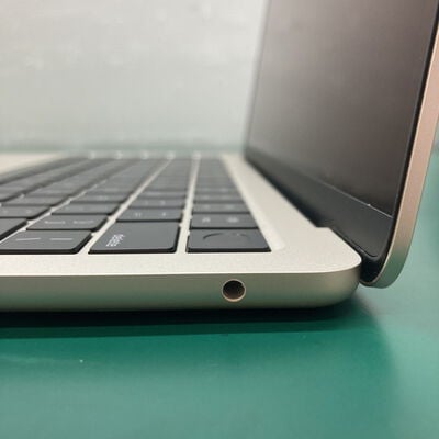 【浦添城間店(沖縄)】中古  MacBook Air 13インチ  MC7W4JA/A（Apple M2[CPU8C/GPU8C] /16GB/256GB スターライト 3290006993 