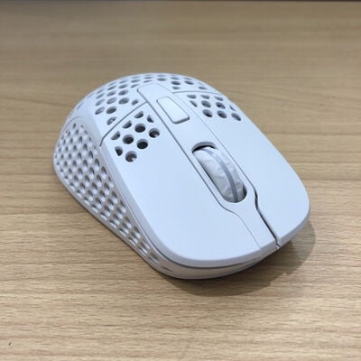 【甲府飯田店】中古  Xtrfy M4W-RGB-WHITE ｹﾞｰﾐﾝｸﾞﾏｳｽ (701635) 191768 