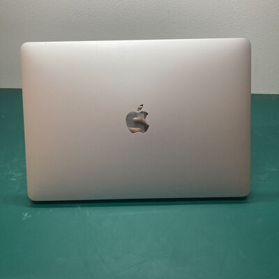 【浦添城間店(沖縄)】中古  Apple MacBook Pro 13.3インチ (Core i5 2.0GHz/16GB/1TB) シルバー Touch Bar Magic Keyboard搭載モデル MWP82J/A (Early 2020) 142641 