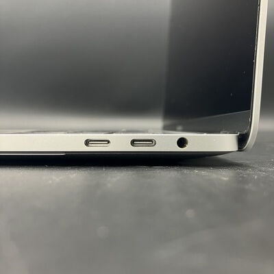 【熊本浜線店】中古  Apple MacBook Pro 13.3インチ (Core i5 2.0GHz/16GB/512GB) シルバー Touch Bar Magic Keyboard搭載モデル MWP72J/A (Early 2020) 4860000915 