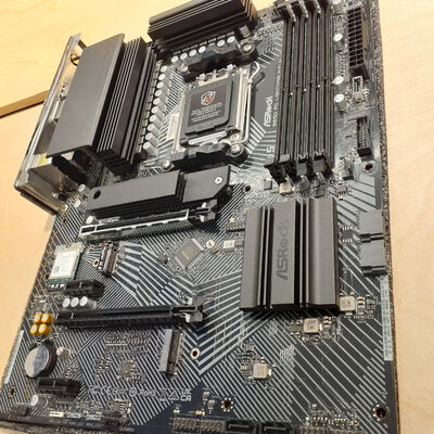 【鹿児島店】中古  ASRock B650 PG Lightning WiFi (B650 AM5 ATX DDR5) 4700000734 