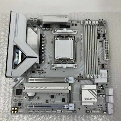 【秋葉原本店】中古  GIGABYTE B850M EAGLE WF6E ICE(B850 mATX AM5 DDR5) 3410014144 